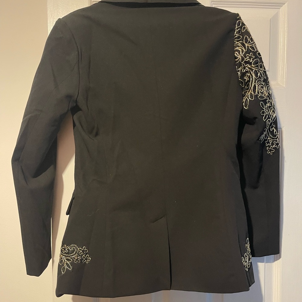 Blazer - Picture 4 of 4